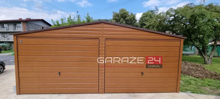 Podwójny garaż 7x6 – jak dodatkowy metr szerokości zmienia funkcjonalność?
