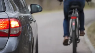 Kierująca VW zmusiła rowerzystę do hamowania i odjechała z Kalisza