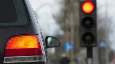 156 km/h w terenie zabudowanym. 24-latek dostał podwójny mandat