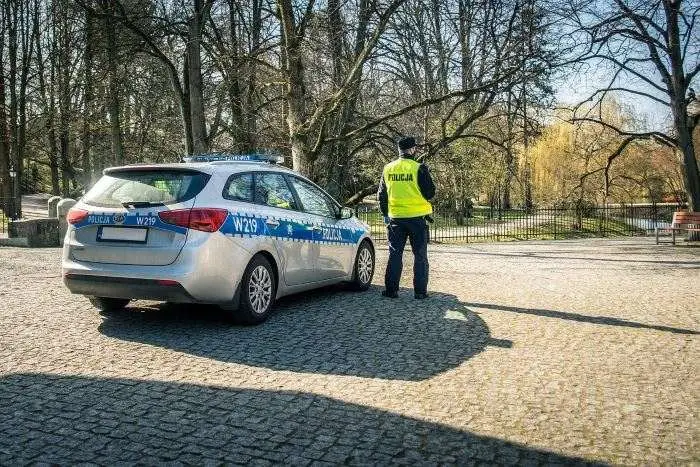 Kalisz wzmacnia walkę z narkotykami: 300 nowych narkotesterów dla policji