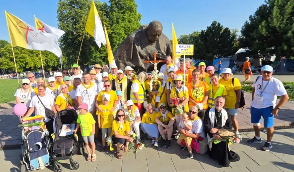 Grafika promocyjna wydarzenia 389 KPP na Jasną Górę – grupa biało-żółta