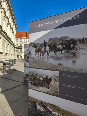 Wierusz-Kowalski wyszedł na Główny Rynek i przyciąga spojrzenia