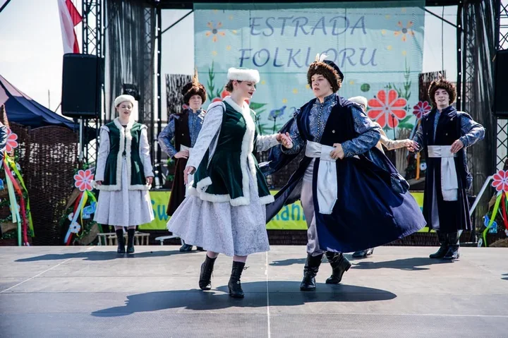 Folklor ruszył w plener. Moszczanka i Skrzebowa dały mocny start sezonowi