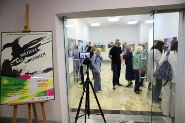 Skrzydła nad horyzontem w Kaliszu - dwa spojrzenia, jedna wystawa