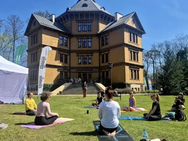 Joga przy fortepianie w Antoninie - pianiści ćwiczyli oddech i spokój
