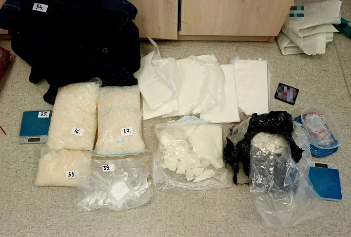 W mieszkaniu 22-latka znaleźli blisko 14 kilogramów narkotyków