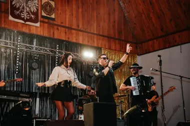 Muzyka, śmiech i samorząd – tak wyglądał Festyn Dnia Kobiet w Brzezinach