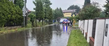 15 interwencji po intensywnych opadach w Kaliszu. Zatory zagroziły posesjom